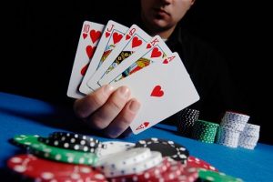 Những tuyệt chiêu không thể bỏ qua khi chơi Poker online